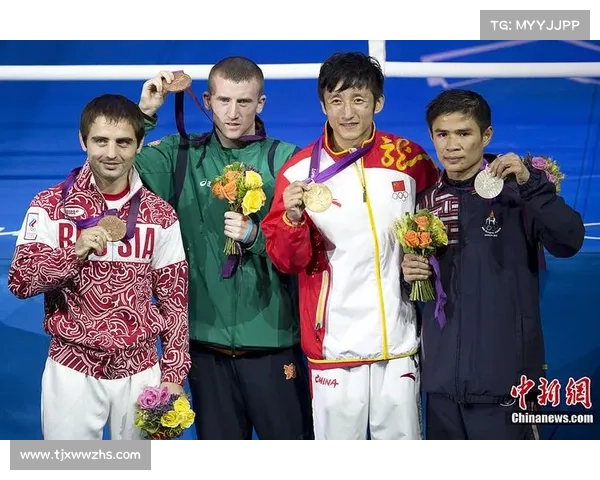 德文·汉尼成功卫冕轻量级拳击冠军 展现无可匹敌的统治力